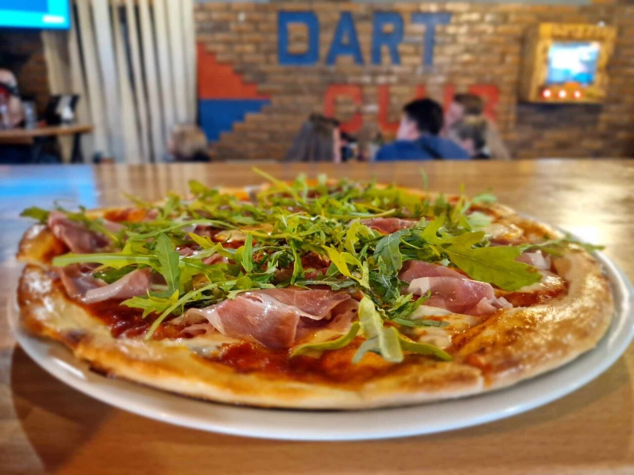 Pizza Garžoľ pripravená na servírovanie